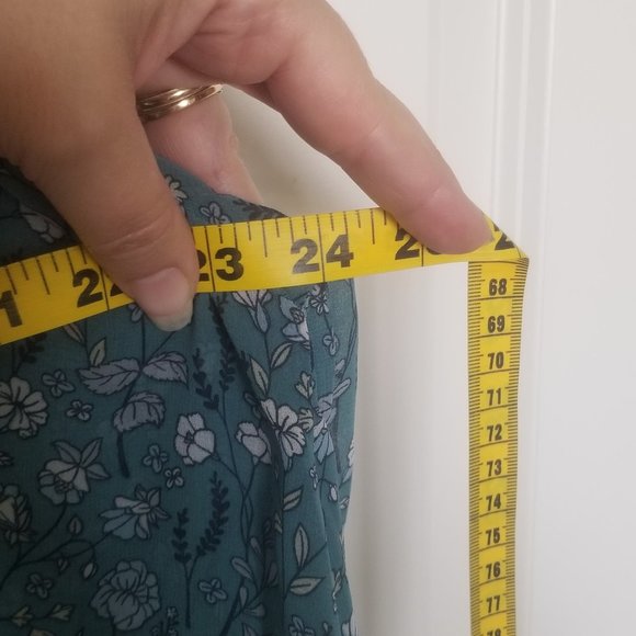 EUC CAbi Chase Field of Flowers Blouse- Size Small - Picture 6 of 8